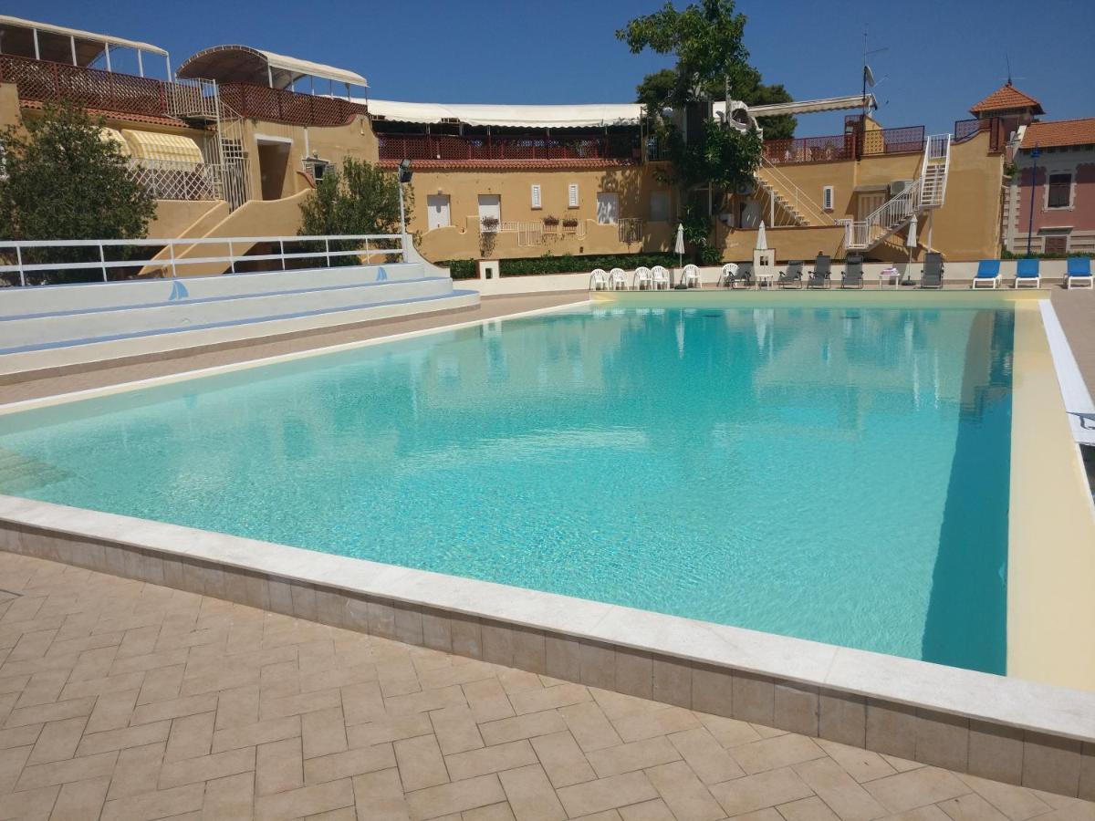 Mondello Mare Piscina Chifevi Palermo